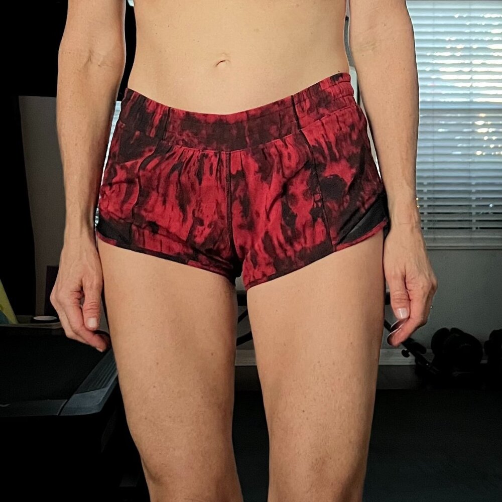 Lululemon Hotty Hot Low-Rise Lined Short 2.5", Size 4, Black/Red